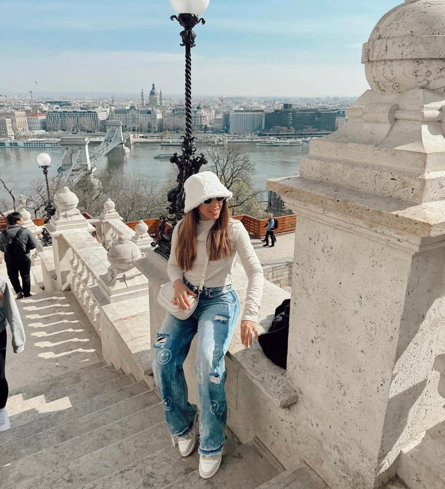 Bucket hat y jeans · Budapest